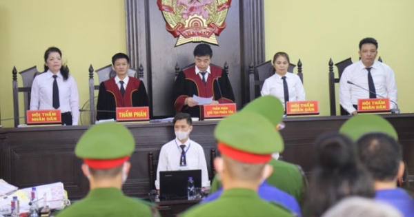 Xét xử vụ gian lận thi cử ở Sơn La: Cựu Giám đốc Sở GD&ĐT xin vắng mặt vì lí do sức khoẻ