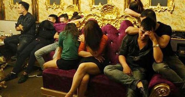 Cô giáo tiểu học là người đưa ma túy vào phòng Karaoke để thác loạn