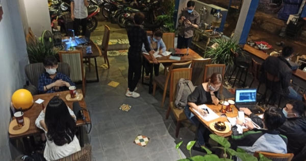 Không chấp hành công tác phòng chống dịch COVID-19, loạt quán cà phê, quán ăn vỉa hè bị phạt tiền Không chấp hành công tác phòng chống dịch COVID-19, loạt quán cà phê, quán ăn vỉa hè bị phạt tiền
