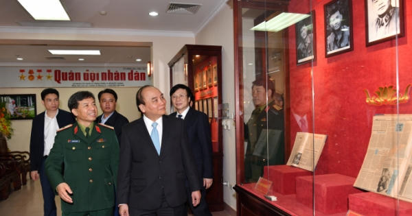 Thủ tướng thăm Báo Quân đội nhân dân Thủ tướng thăm Báo Quân đội nhân dân
