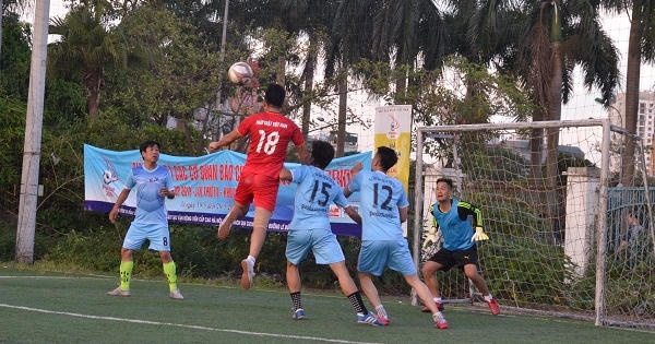 Bán kết Press Cup 2018 khu vực Hà Nội: 'Đá chọi… đá'