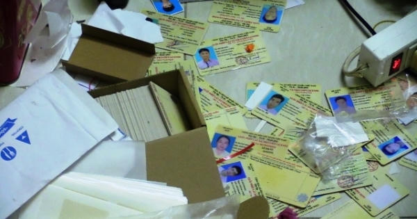 Bình Dương: Phá đường dây làm bằng cấp, giấy tờ giả