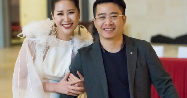 Dương Thùy Linh cười tít mắt vì được chồng đón sau khi chạy show