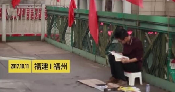 Xôn xao cử nhân ngồi lề đường xin tiền: "Đầu tư cho tôi có giá trị hơn là cho ăn xin"