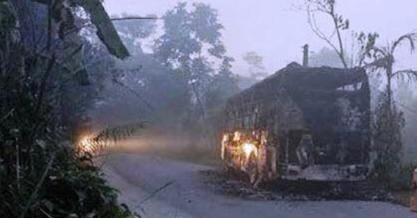 Quảng Nam: Đang chạy trên đường, xe khách bất ngờ bốc cháy