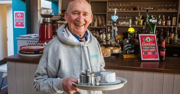 Cụ ông 89 tuổi nộp đơn xin việc để tránh "chết vì buồn chán"