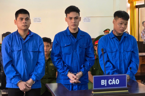 Mâu thuẫn lúc rạng sáng, 3 bị cáo lĩnh hơn 40 năm tù vì giết người