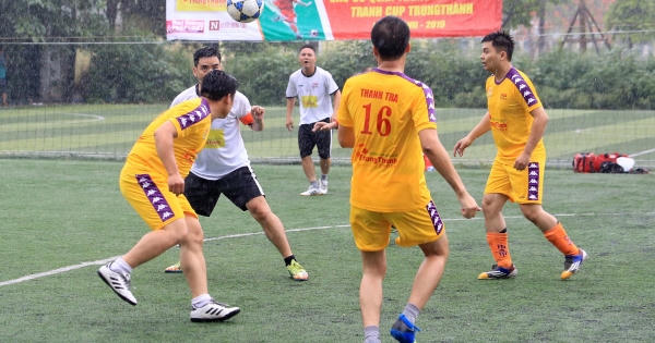 Khai mạc Cúp Trung Thành: Những cuộc “thủy chiến” hấp dẫn Khai mạc Cúp Trung Thành: Những cuộc “thủy chiến” hấp dẫn