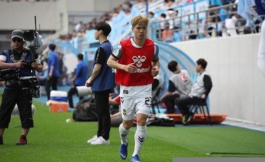 Tân HLV Incheon 'bắt mạch, kê đơn' cho Công Phượng Tân HLV Incheon 'bắt mạch, kê đơn' cho Công Phượng