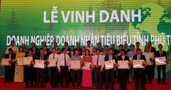 Phú Thọ: Bí thư và Chủ tịnh tỉnh gặp mặt, tôn vinh các doanh nghiệp, doanh nhân tiêu biểu năm 2017