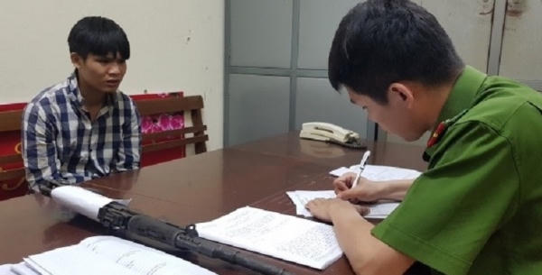 Lạng Sơn: Bắt giữ đối tượng mang "hàng nóng" đi bán để lấy tiền mua ma tuý