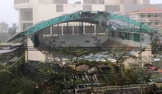 Clip bão số 12 đổ bộ vào Nha Trang Clip bão số 12 đổ bộ vào Nha Trang