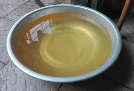 Hà Nội: Sinh viên ĐH Kinh tế Quốc dân kêu trời vì nguồn nước vừa đục vừa bẩn ở ký túc xá