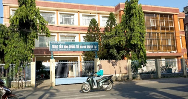 Khiển trách PGĐ trung tâm trẻ mồ côi tuồn sữa hết hạn ra ngoài