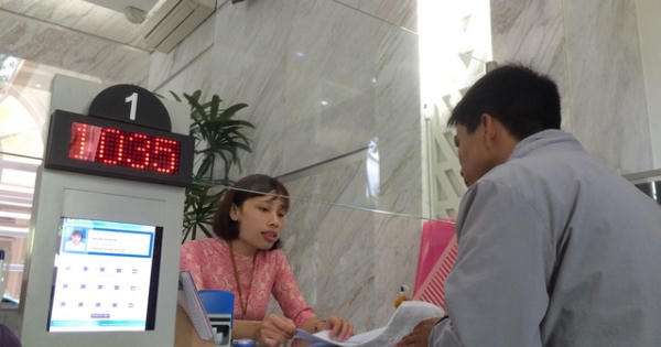 Công chức TPHCM không mặc quần jean, áo thun trong giờ làm việc