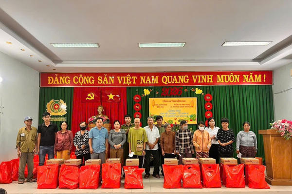 Công an Đồng Nai lan tỏa phong trào “Tết vì người nghèo” – Trao yêu thương, đón Xuân Bính Ngọ 2026