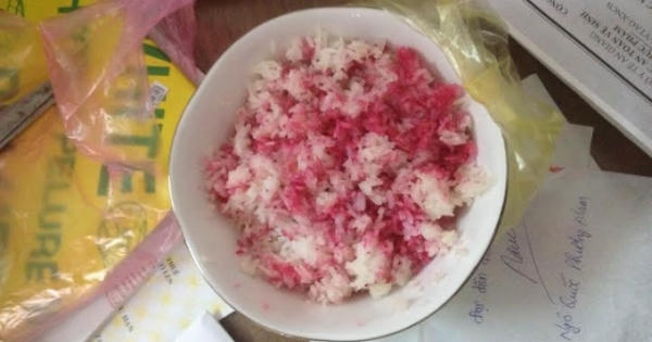 Phát hiện gạo nấu chín hóa đỏ như nhuộm ở Vũng Tàu