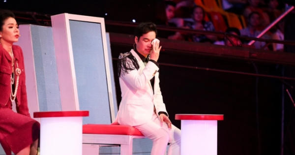 Thần tượng Bolero 2017 tập 12: "Mủi lòng" không kiềm được nước mắt khi nghe Thành Long hát về đấng sinh thành