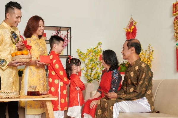 “Mùng 1 tết Cha, mùng 2 tết Mẹ, mùng 3 tết Thầy” và truyền thống “uống nước nhớ nguồn” “Mùng 1 tết Cha, mùng 2 tết Mẹ, mùng 3 tết Thầy” và truyền thống “uống nước nhớ nguồn”