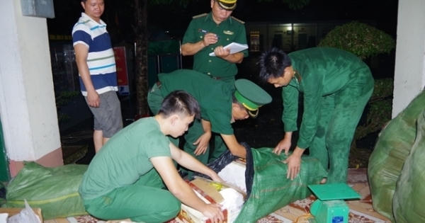 Lào Cai: Bắt giữ hơn 1 tấn thực phẩm đông lạnh vận chuyển trái phép Lào Cai: Bắt giữ hơn 1 tấn thực phẩm đông lạnh vận chuyển trái phép