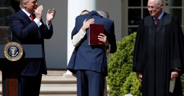 Dấu ấn 100 ngày đầu tại nhiệm của Tổng thống Donald Trump Dấu ấn 100 ngày đầu tại nhiệm của Tổng thống Donald Trump