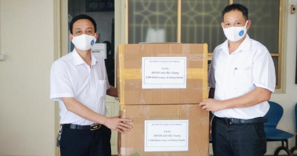 BHXH TP Hải Phòng trao tặng 5.000 khẩu trang cho BHXH tỉnh Bắc Ninh, Bắc Giang
