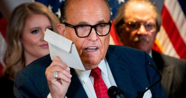Đội ngũ luật sư, những người níu giữ hy vọng cho Tổng thống Trump, bao gồm những ai?