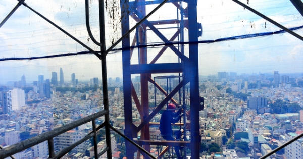 Chuyện về một người đàn ông mưu sinh ở giữa lưng chừng trời!