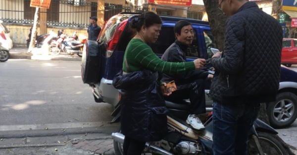 Trận bán kết Việt Nam - Indonesia: Giá vé chợ đen vẫn tăng vùn vụt