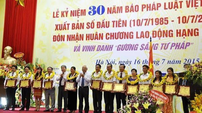 Chương trình bình chọn, tôn vinh “Gương sáng pháp luật”: Lan tỏa tinh thần thượng tôn pháp luật và các giá trị nhân văn Chương trình bình chọn, tôn vinh “Gương sáng pháp luật”: Lan tỏa tinh thần thượng tôn pháp luật và các giá trị nhân văn