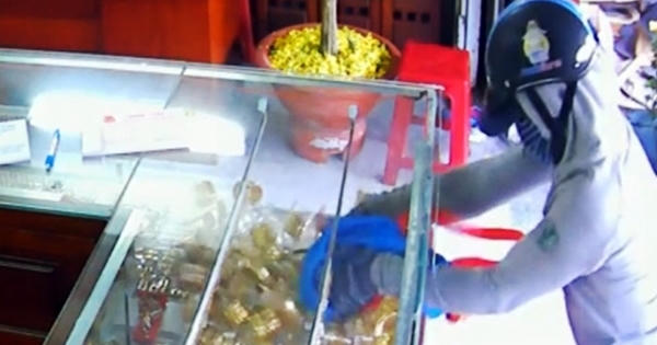 Truy bắt đối tượng ôm bom xăng dọa đốt tiệm vàng đòi 200 triệu đồng