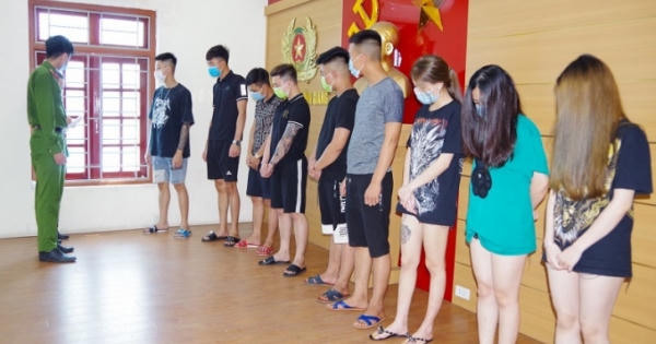 Hải Dương: 31 nam thanh, nữ tú “say sưa” bay lắc trong quán Karaoke KINGDOM bất chấp dịch Covid-19