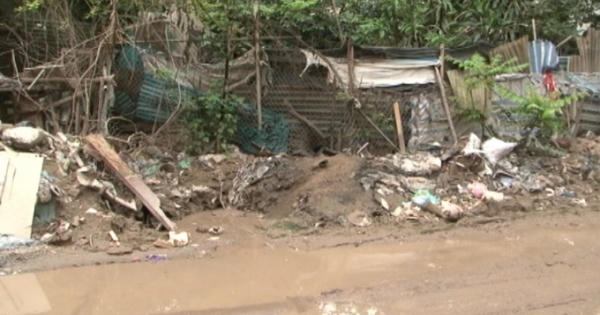 Rùng mình con đường "rác thải" giữa thủ đô Rùng mình con đường "rác thải" giữa thủ đô