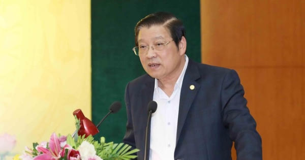 Giám sát việc thực thi quyền lực của người có chức vụ, quyền hạn