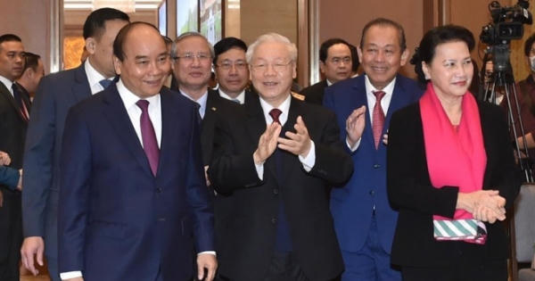 Thủ tướng Chính phủ Nguyễn Xuân Phúc: "Nền kinh tế, đất nước ta đang tiến nhanh về phía trước" Thủ tướng Chính phủ Nguyễn Xuân Phúc: "Nền kinh tế, đất nước ta đang tiến nhanh về phía trước"