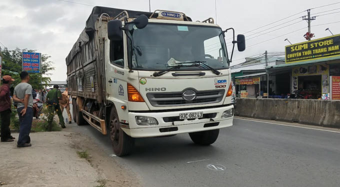 Long An: Va chạm với xe tải, 1 người tử vong
