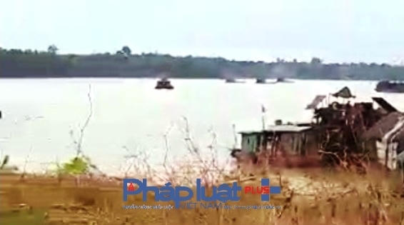 Vĩnh Phúc: Xiết chặt nạn “cát tặc” lộng hành trên sông Lô