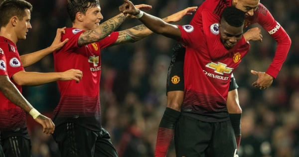 M.U 3-1 Huddersfield: HLV Solskjaer bay cao cùng Paul Pogba