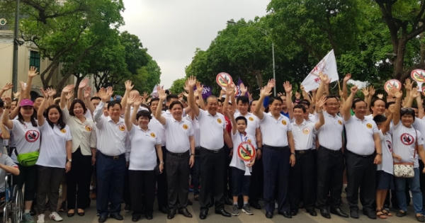 Hơn 5000 nghìn người đi bộ kêu gọi đã uống rượu bia thì không lái xe