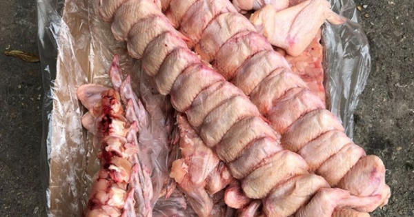 Bắc Giang: CSGT phát hiện 4,5 tạ cánh gà không rõ nguồn gốc