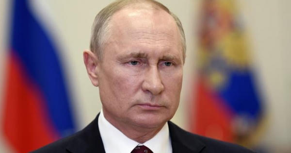Tổng thống Nga Putin xuất hiện hiếm hoi ở Điện Kremlin giữa dịch Covid-19