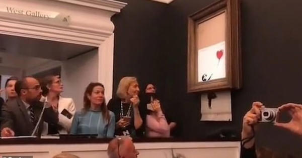 Sửng sốt bức tranh của Banksy trị giá 31 tỷ đồng tự động tiêu hủy