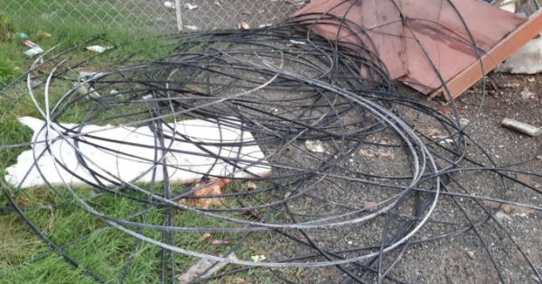 Bình Dương: Dây điện cháy rơi xuống đất, 1 người bị điện giật tử vong