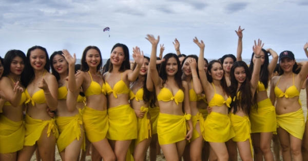 Dàn mỹ nhân bikini nhảy flashmob “đốt cháy” bãi biển Đà Nẵng