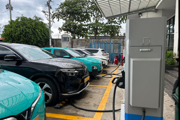 Chậm nhất đến năm 2030, Hà Nội hoàn thành chuyển đổi taxi sang sử dụng điện, năng lượng xanh