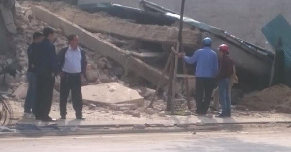 Quảng Ninh: Ngôi nhà ba tầng bất ngờ đổ sập, cả khu phố phát hoảng
