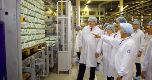 Siêu nhà máy sữa Vinamilk “ghi điểm” với đoàn công tác của Bộ Nông Nghiệp Mỹ