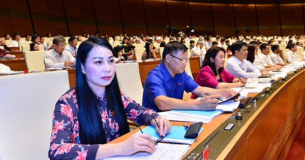 Khai mạc kỳ họp QH: Bàn chuyện sát sườn anh công chức, chị công nhân
