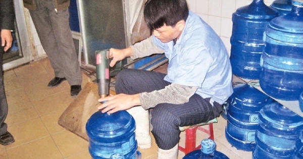 Hỗn loạn thị trường nước uống tinh khiết Hỗn loạn thị trường nước uống tinh khiết