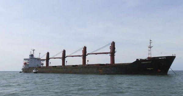 Căng thẳng gia tăng, ông Trump đổi giọng, Mỹ lần đầu bắt tàu Bình Nhưỡng